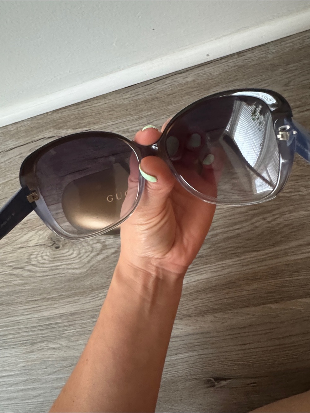Gucci Women's Gradient Purple Oversized Sunglasses - Picture 5 of 10